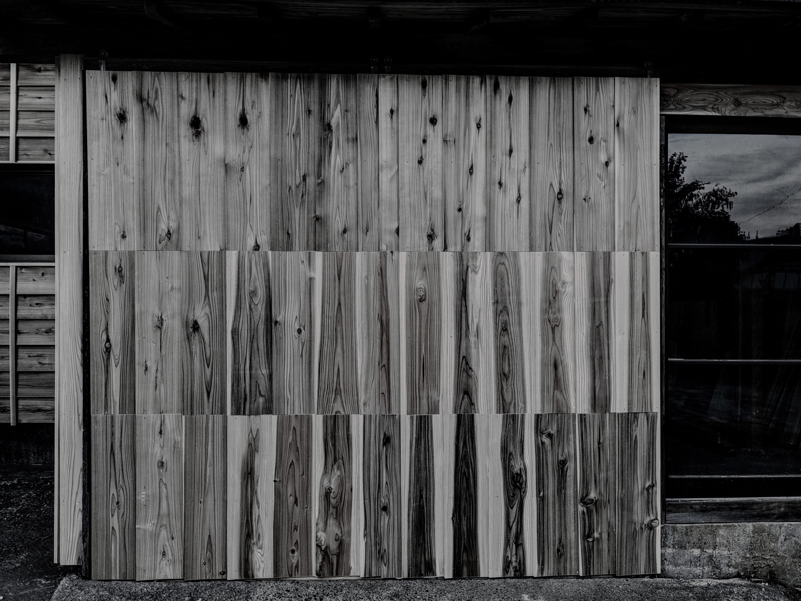 杉板の扉 張り方と見え方 新発田屋 木材倉庫